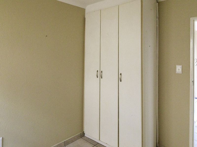 Charming Townhouse Nestled In The Heart of Rangeview - Photo 7
