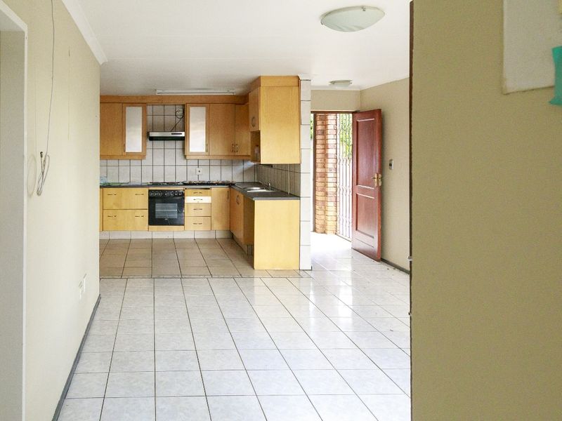 Charming Townhouse Nestled In The Heart of Rangeview - Photo 5