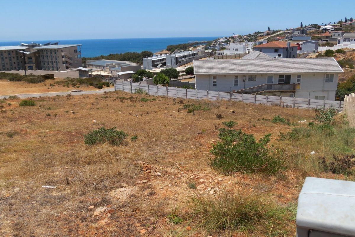 Ideally located vacant land with sea views - Photo 2