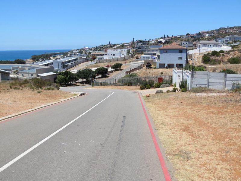 Ideally located vacant land with sea views - Photo 8