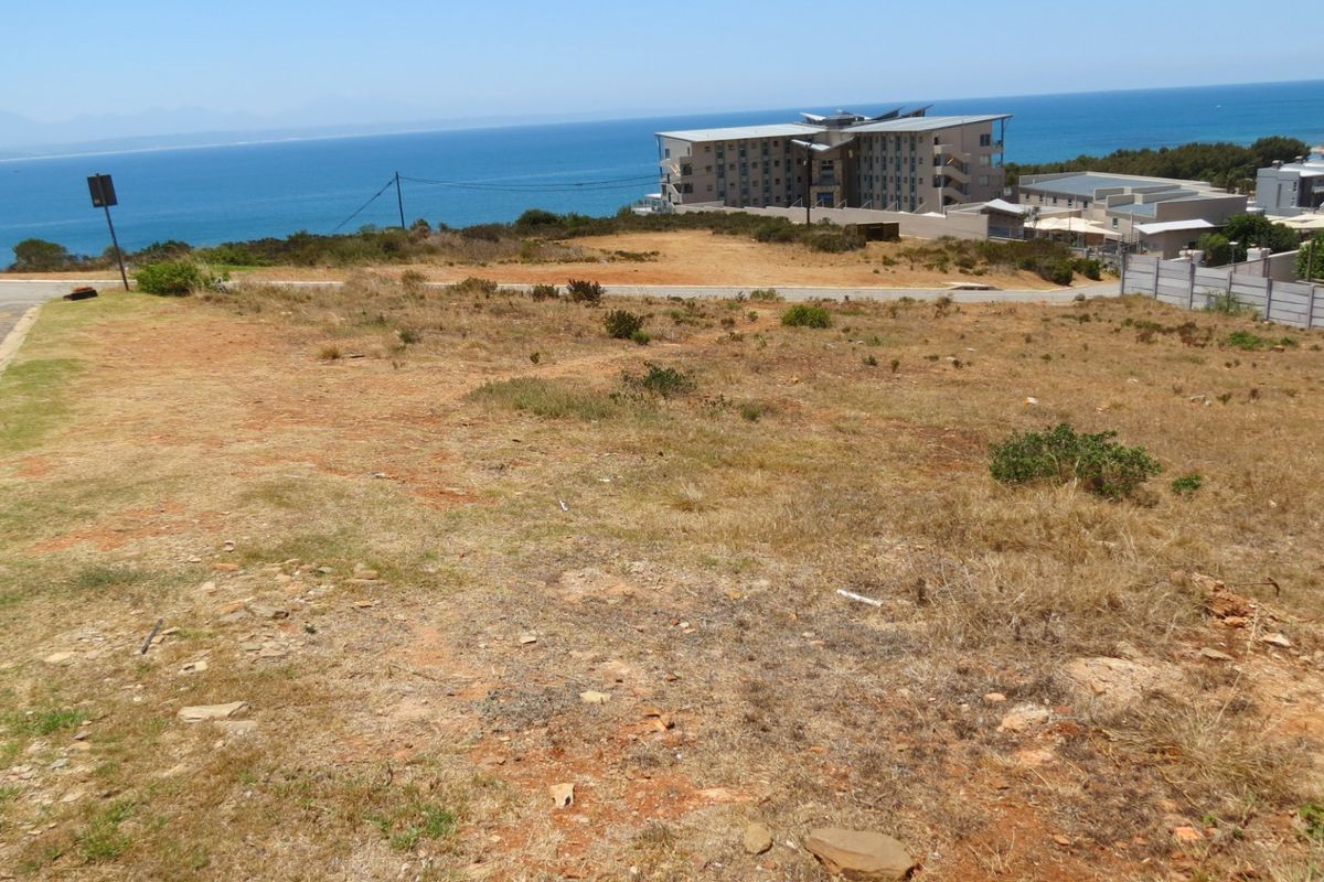 Ideally located vacant land with sea views - Photo 3