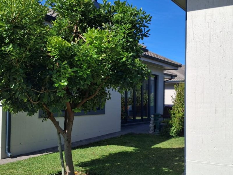 2 bedroomed secure home in a lifestyle estate in Diaz Beach - Photo 2