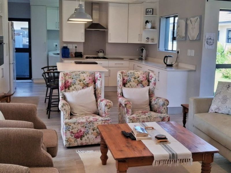 2 bedroomed secure home in a lifestyle estate in Diaz Beach - Photo 6