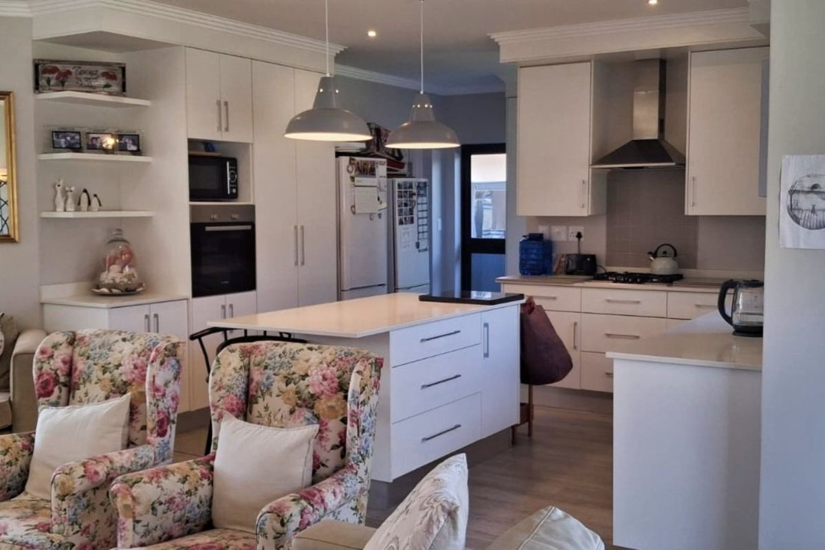 2 bedroomed secure home in a lifestyle estate in Diaz Beach - Photo 4