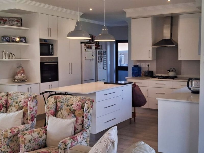 2 bedroomed secure home in a lifestyle estate in Diaz Beach - Photo 4