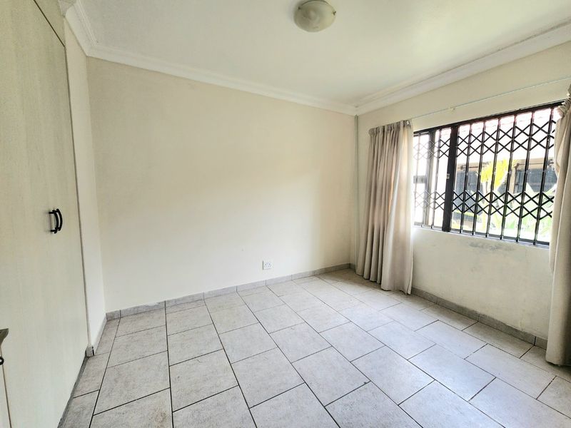 Lovely Ground Floor apartment with private garden - Photo 9