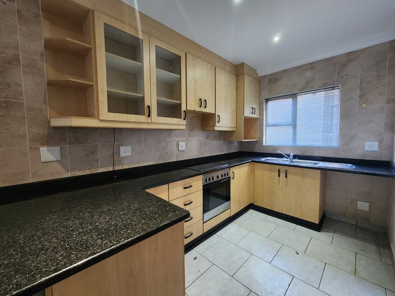 Lovely Ground Floor apartment with private garden - Photo 7