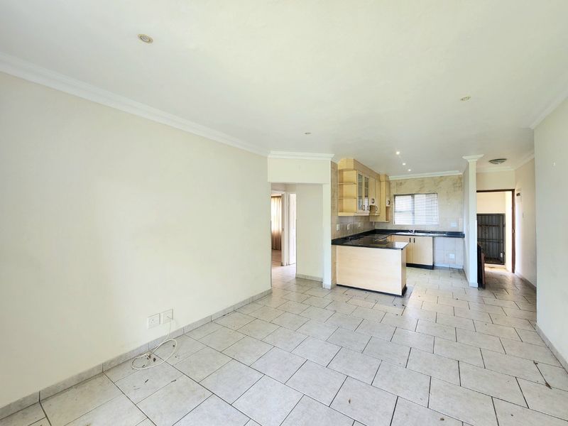 Lovely Ground Floor apartment with private garden - Photo 6