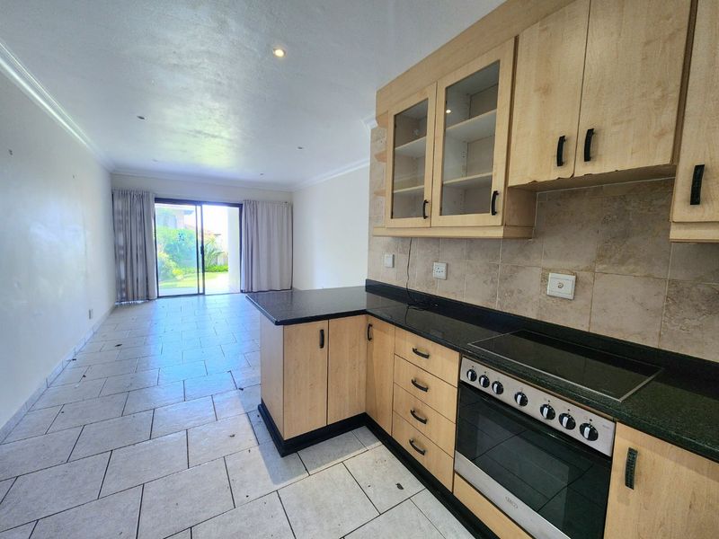 Lovely Ground Floor apartment with private garden - Photo 4