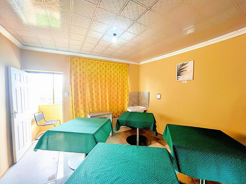 NEW Female 3-Sharing Student Accommodation in Plumstead Crescent | 1 Rooms Available | Near UKZN Westville - Photo 3