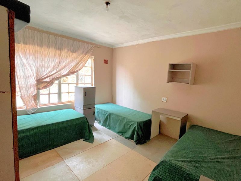NEW Female 3-Sharing Student Accommodation in Plumstead Crescent | 1 Rooms Available | Near UKZN Westville - Photo 8