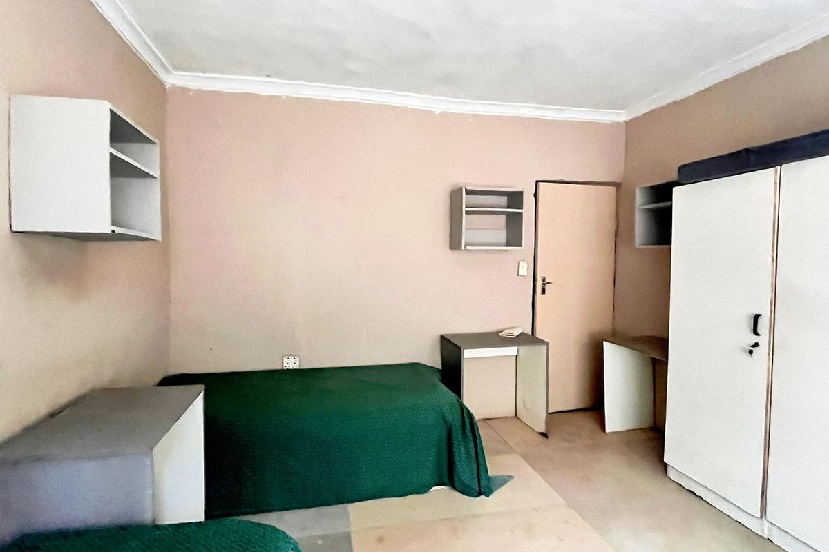 NEW Female 3-Sharing Student Accommodation in Plumstead Crescent | 1 Rooms Available | Near UKZN Westville - Photo 5