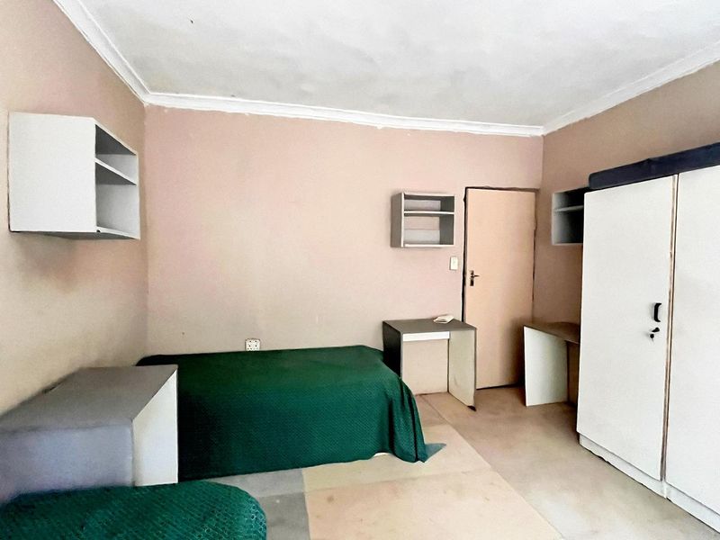 NEW Female 3-Sharing Student Accommodation in Plumstead Crescent | 1 Rooms Available | Near UKZN Westville - Photo 5