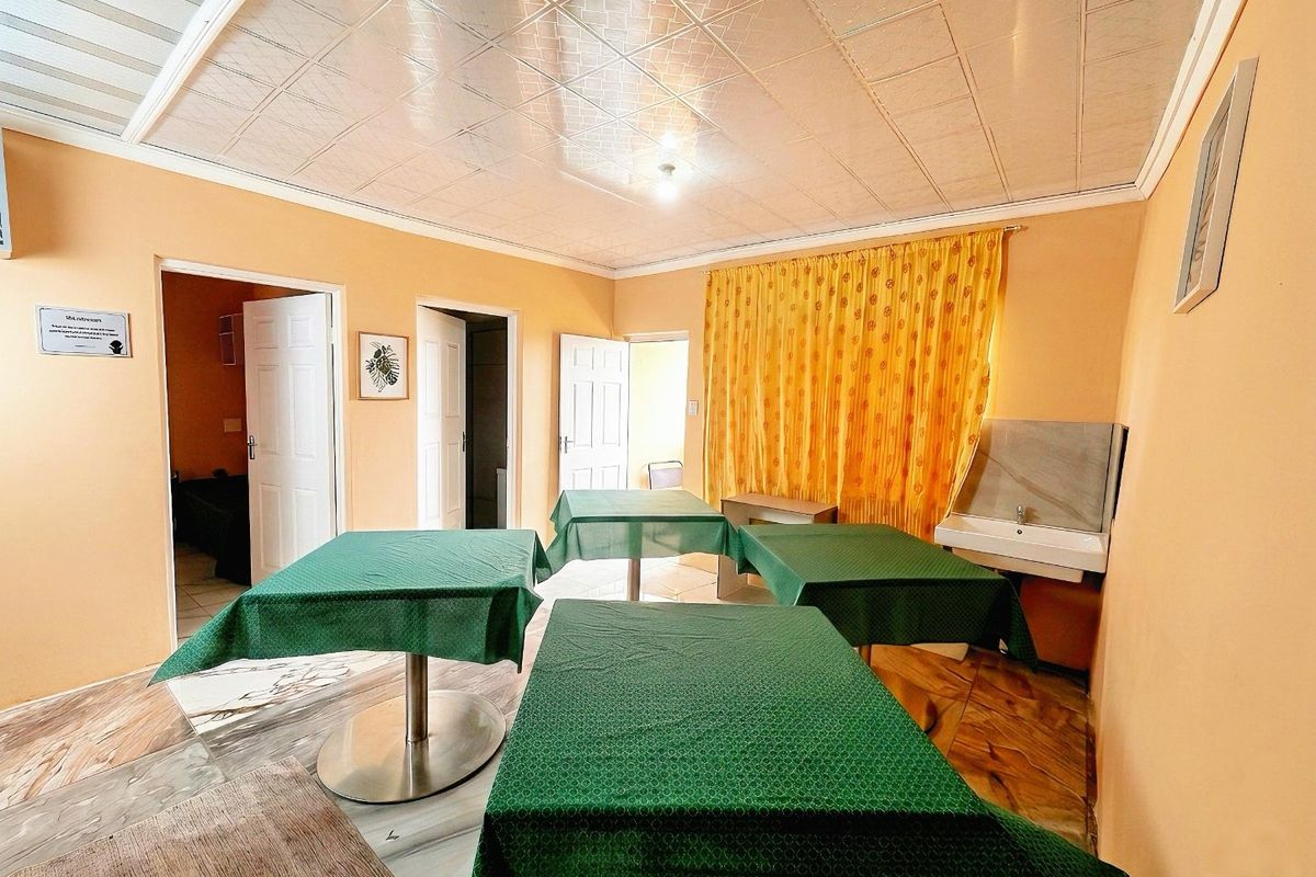 NEW Female 3-Sharing Student Accommodation in Plumstead Crescent | 1 Rooms Available | Near UKZN Westville - Photo 4