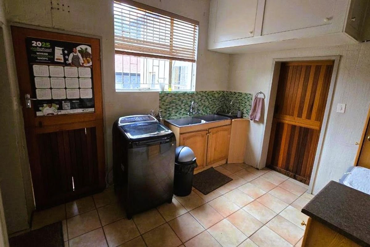 Spacious Family Home with Excellent Features - Photo 2