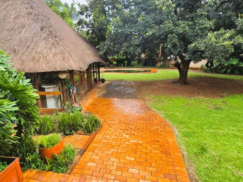 Spacious Family Home with Excellent Features - Photo 10