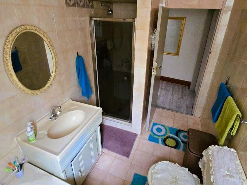 Spacious Family Home with Excellent Features - Photo 9