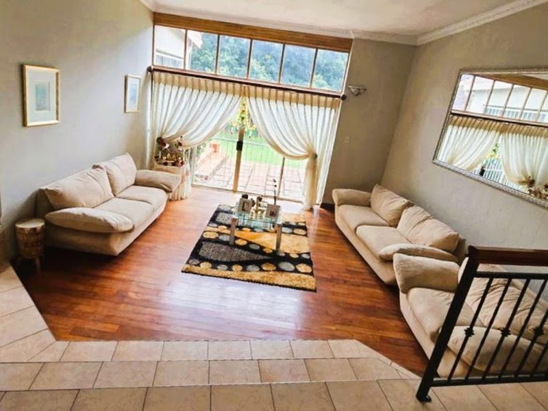 Spacious Family Home with Excellent Features - Photo 6