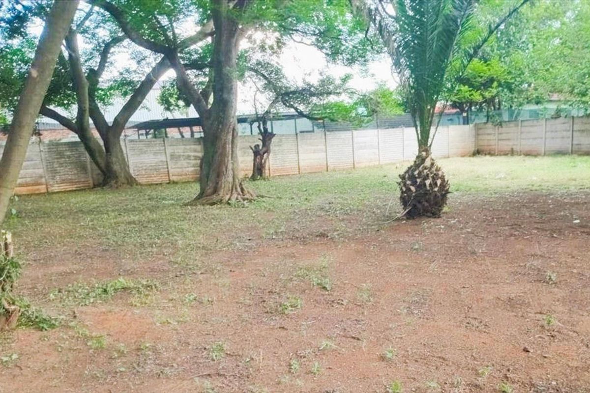 Spacious Property with Multiple Bedrooms - Photo 5