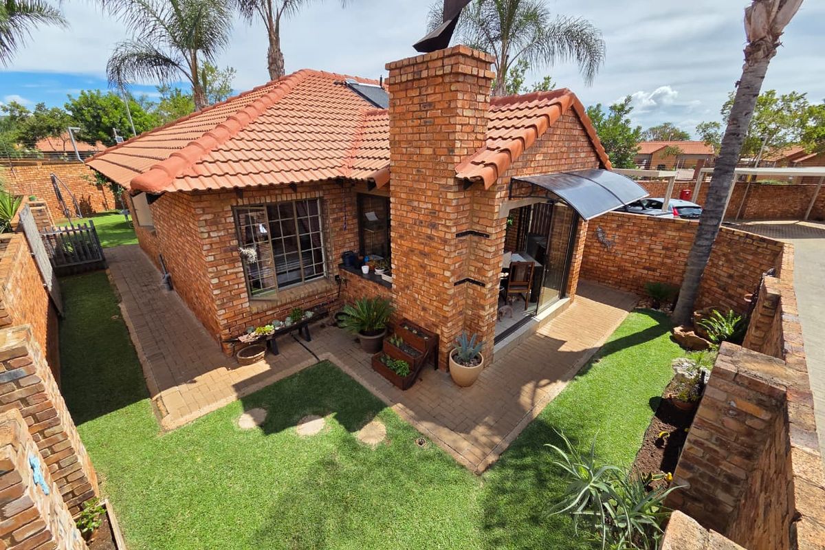 Secure Complex Living With Private Garden - Photo 5