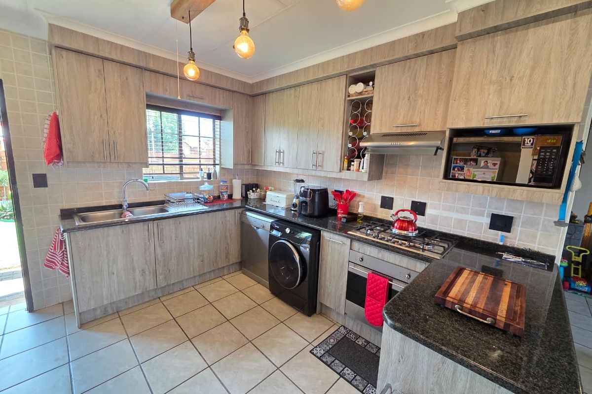 Secure Complex Living With Private Garden - Photo 3