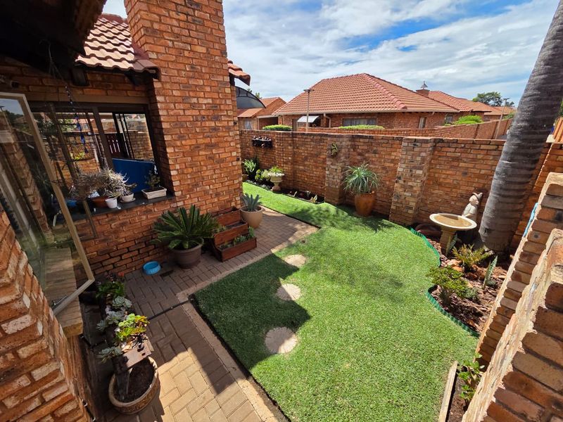 Secure Complex Living With Private Garden - Photo 9