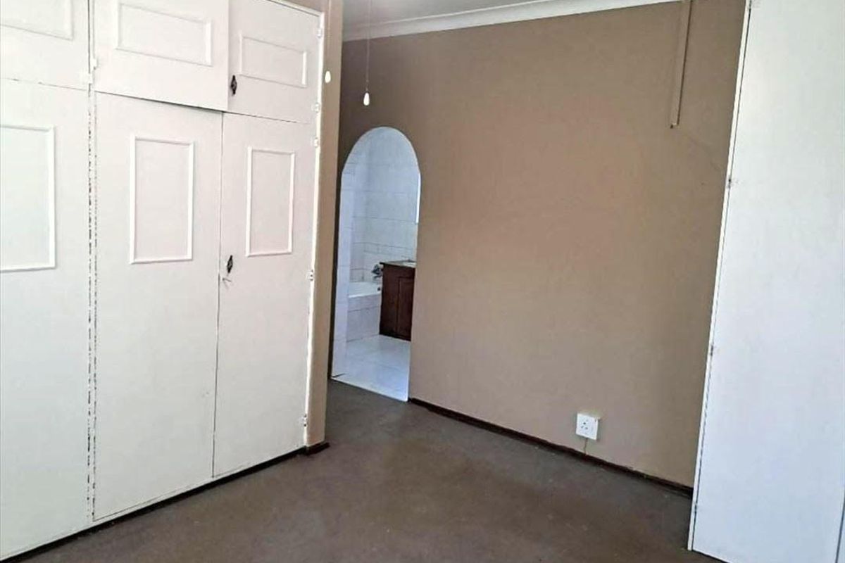 Elegant Family Home with Pool - Photo 5