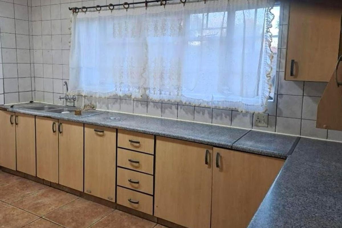 Elegant Family Home with Pool - Photo 2