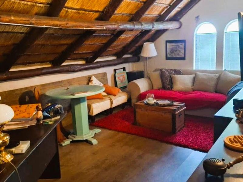 Comfortable Family Home with Pool - Photo 10