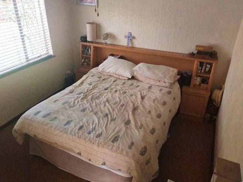 This Lovely Home in Van Riebeek Park Could be Yours. - Photo 5