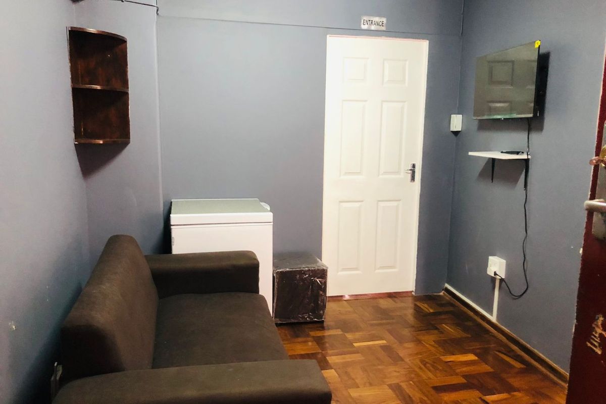 3 Bedrooms, 1 Bathroom Sharing Accommodation To Let In Durban Central, Durban  - Photo 2