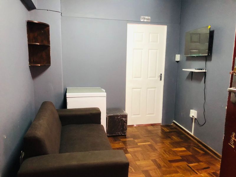 3 Bedrooms, 1 Bathroom Sharing Accommodation To Let In Durban Central, Durban  - Photo 2