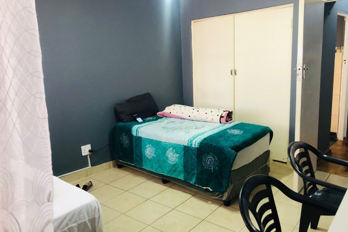 3 Bedrooms, 1 Bathroom Sharing Accommodation To Let In Durban Central, Durban  - Photo 3