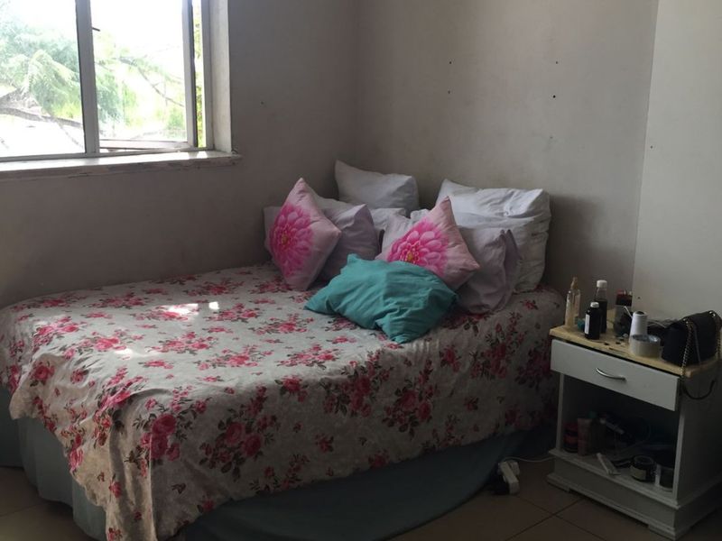 4 Bedrooms, 1 Bathroom Apartment For Sale In Umbilo, Durban - Photo 5