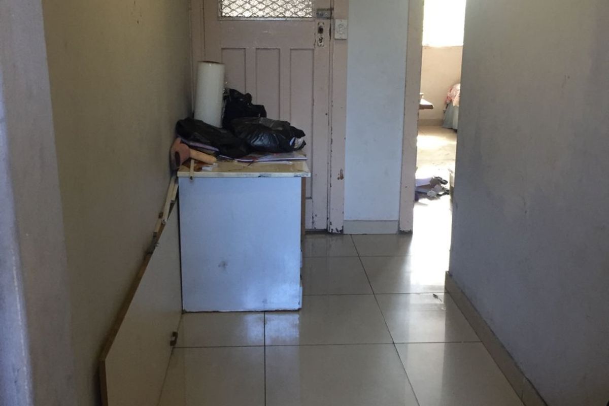 4 Bedrooms, 1 Bathroom Apartment For Sale In Umbilo, Durban - Photo 2