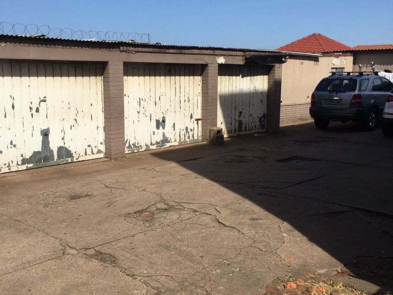 4 Bedrooms, 1 Bathroom Apartment For Sale In Umbilo, Durban - Photo 9