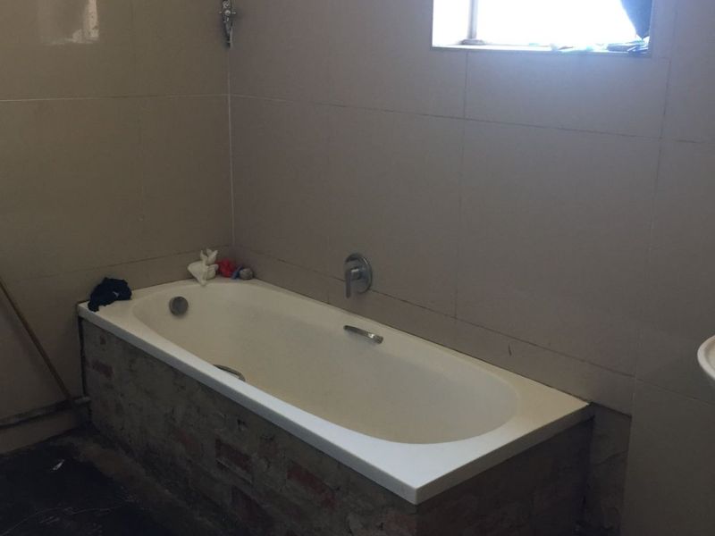 4 Bedrooms, 1 Bathroom Apartment For Sale In Umbilo, Durban - Photo 7