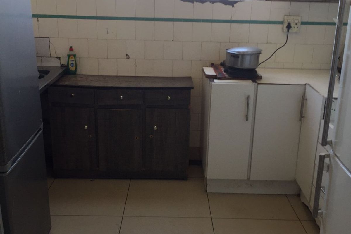 4 Bedrooms, 1 Bathroom Apartment For Sale In Umbilo, Durban - Photo 3