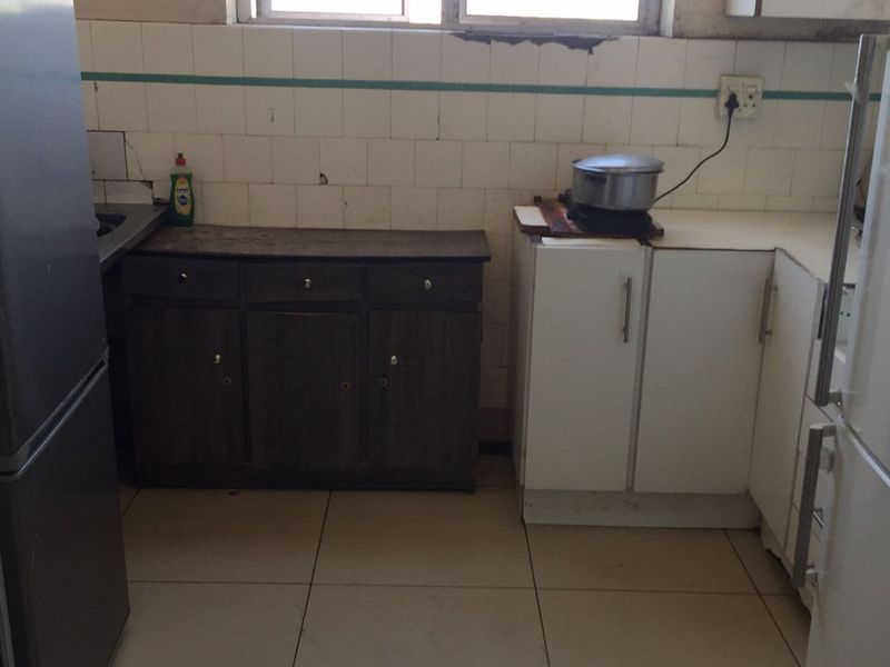 4 Bedrooms, 1 Bathroom Apartment For Sale In Umbilo, Durban - Photo 3