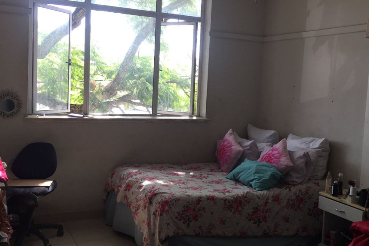 4 Bedrooms, 1 Bathroom Apartment For Sale In Umbilo, Durban - Photo 4