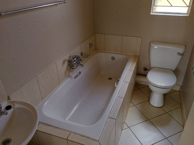 Modern 2 Bedroom Townhouse Apartments for Sale in Protea Glen – Secure Complex Living - Photo 8