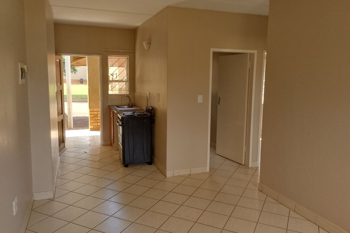 Modern 2 Bedroom Townhouse Apartments for Sale in Protea Glen – Secure Complex Living - Photo 4