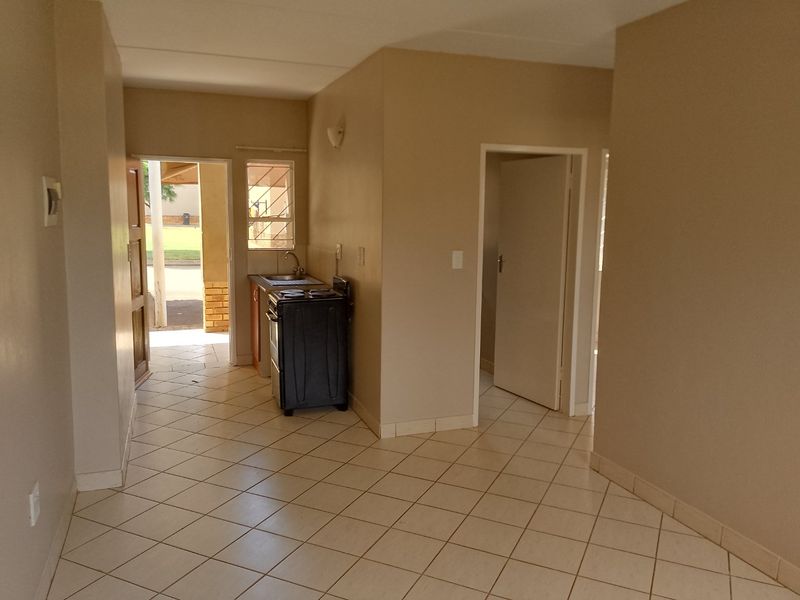 Modern 2 Bedroom Townhouse Apartments for Sale in Protea Glen – Secure Complex Living - Photo 4