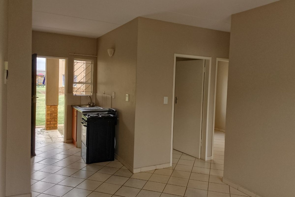 Modern 2 Bedroom Townhouse Apartments for Sale in Protea Glen – Secure Complex Living - Photo 5