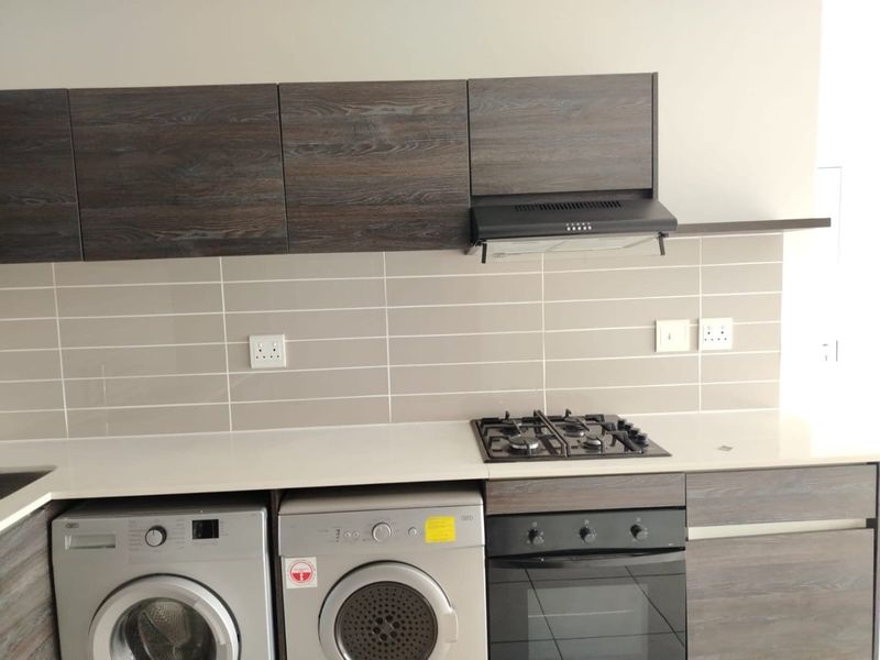Neat 1 Bedroom Apartment to rent in Olivedale, Randburg  - Photo 3