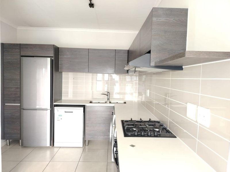 Neat 1 Bedroom Apartment to rent in Olivedale, Randburg  - Photo 2