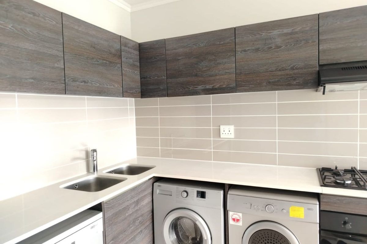 Neat 1 Bedroom Apartment to rent in Olivedale, Randburg  - Photo 4