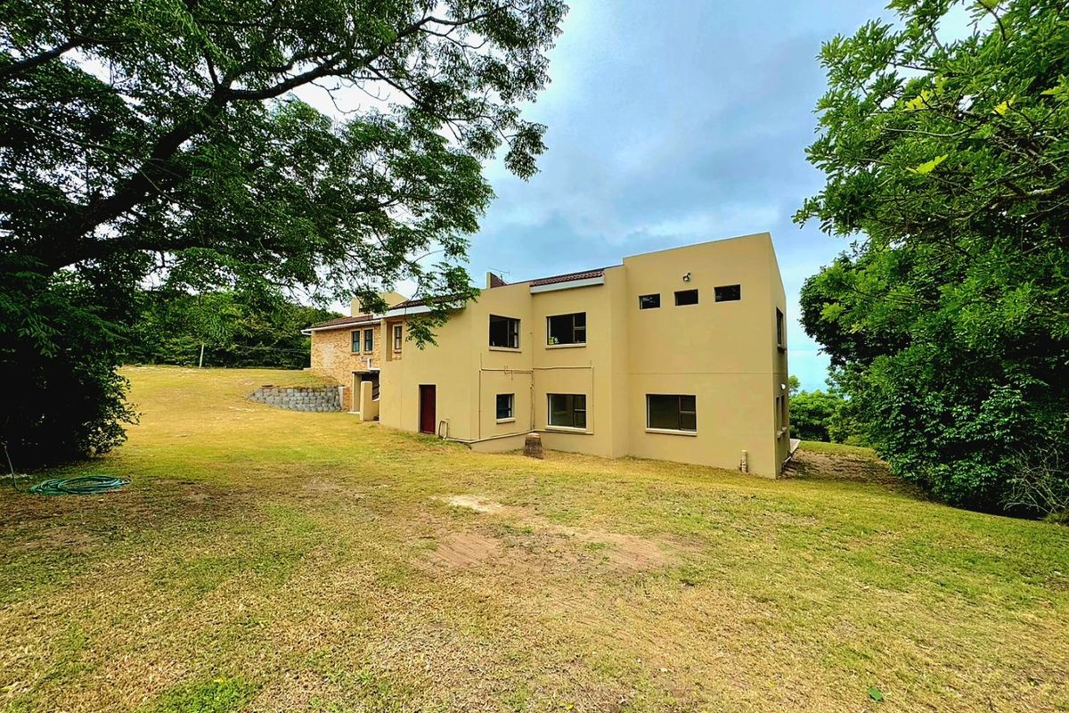 Coastal Smallholding with Ocean Views – 9.9ha on the Edge of Seaview - Photo 2