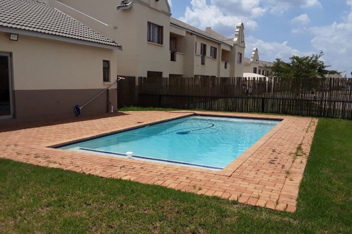2 Bedroom Apartment in Morgenhof Golf Estate - Photo 2