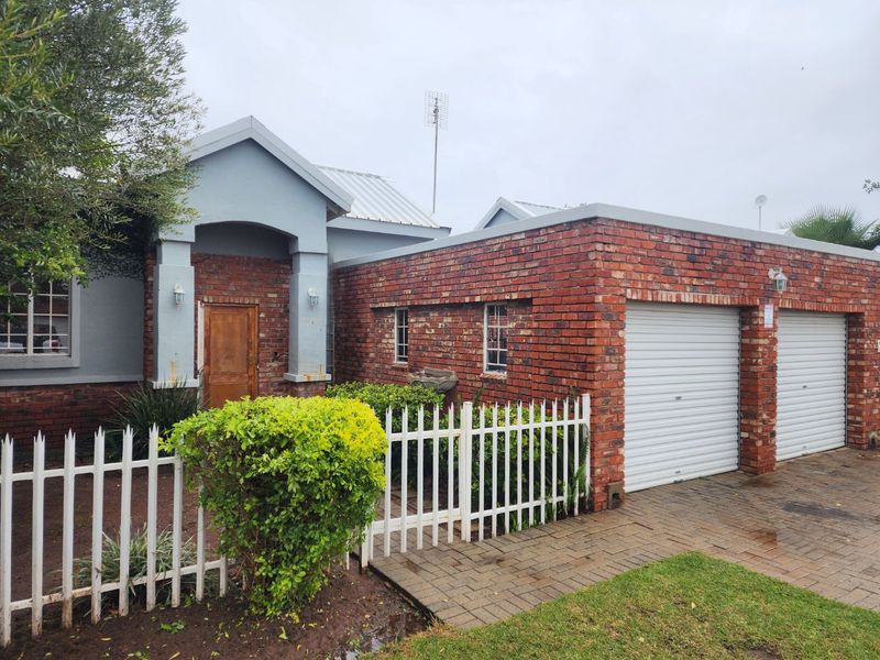 3 BEDROOM TOWNHOUSE IN LA HOFF - Photo 2